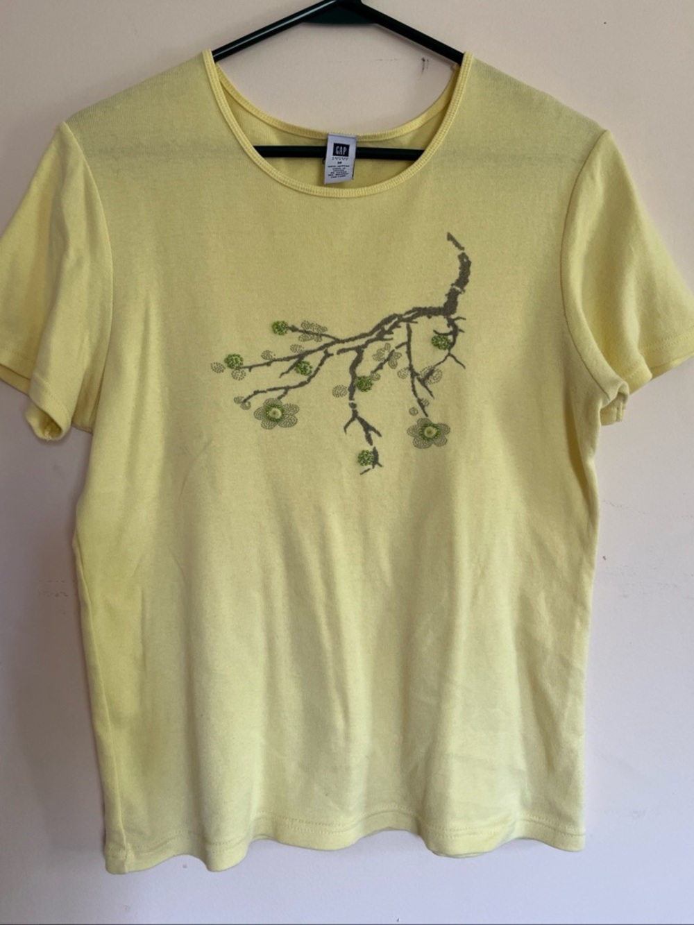 GAP Vintage Yellow Beaded Tee Size M